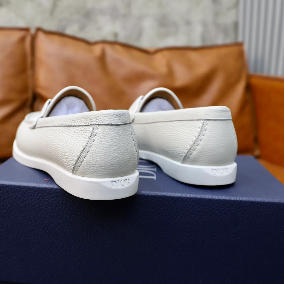 Ex-factory price: 540🙅‍♂️🙅‍♂️🙅‍♂️ Brand: Dior DIOR Standard code: Men's code 38/44 (45 can be customized) Grade: Same as the official website Material: Original cowhide stitching, cowhide lining, original TPU wear-resistant soft outsole Style categories: Leisure and sports version, footwear for driving, young fashion, European and American trends, British style Color: actual picture color